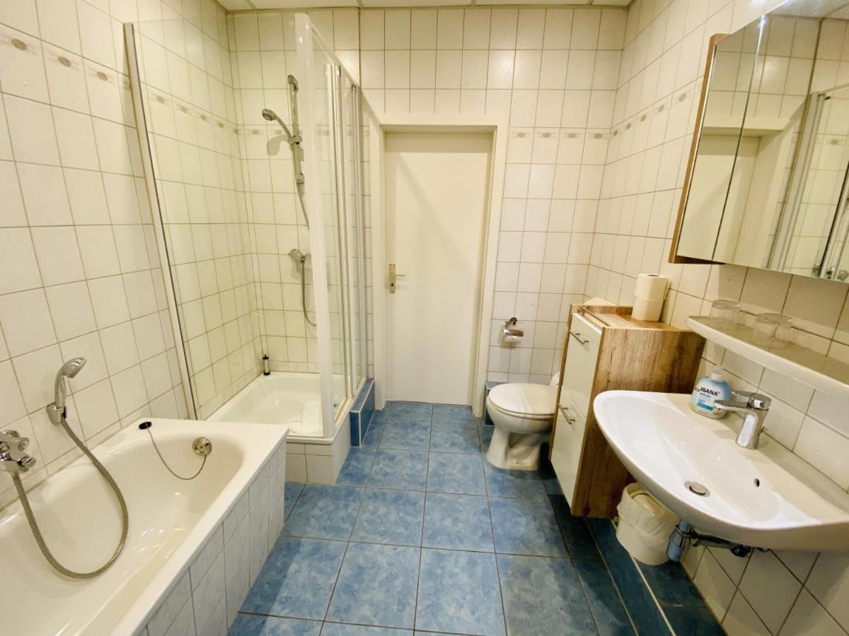 Promenadenblick/Captains-Suite Росток Екстериор снимка